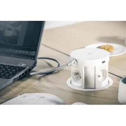 Presa estraibile con ricarica wireless 4x230V + ricarica 2xUSB A/C + RJ45 / Bianca