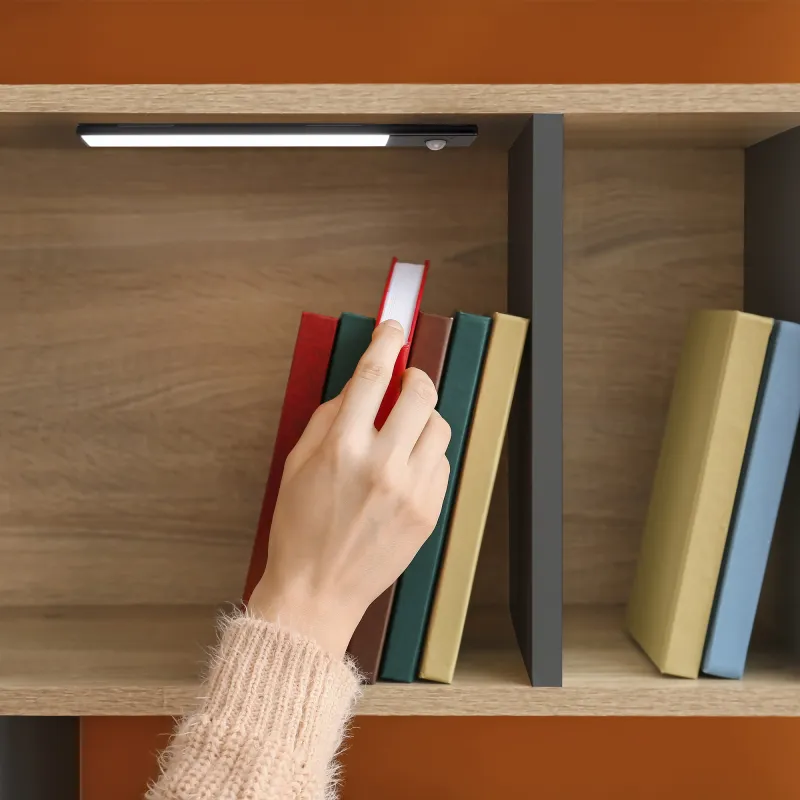 Luce LED sottopensile con sensore di movimento KRAUS / Nero opaco
