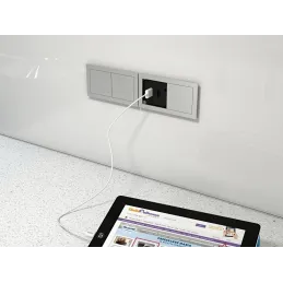 Presa elettrica VersaHit Mono 1 x 230V SCHUKO / Acciaio inox