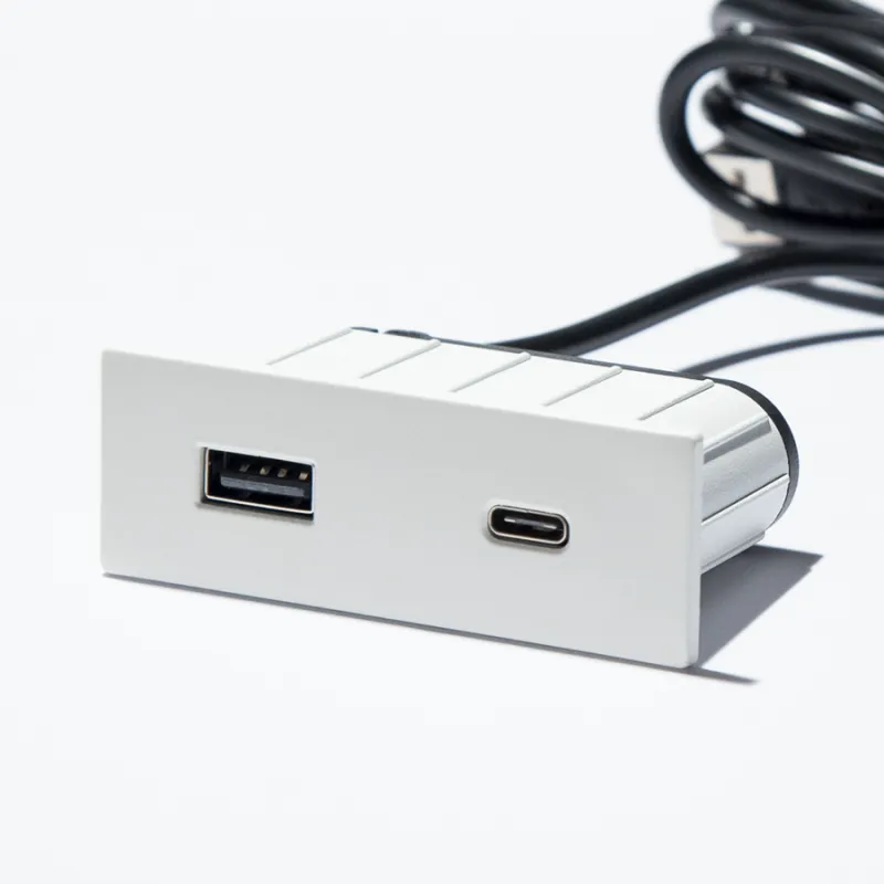 Presa elettrica con caricatore USB Square A+C / Bianco opaco