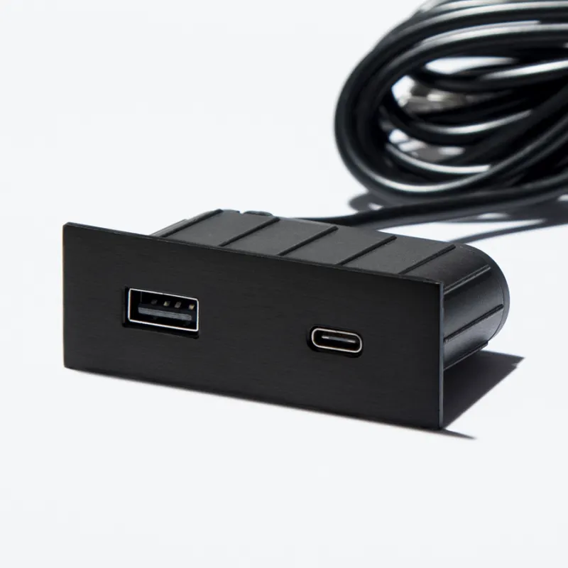 Presa elettrica con caricatore USB Square A+C / Nero opaco