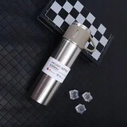 Thermos dal design elegante con 3 bicchieri, 500 ml / Crema