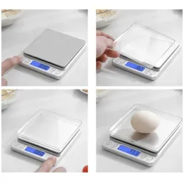 We need translate but no text? Actually title given. Need Italian. Preserve slash. "Bilancia da cucina da 2 kg con display e con