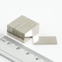 Set da 10 magneti da parete ad alta resistenza QUADRA / Cromato