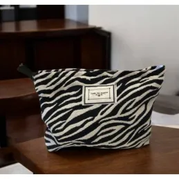 Borsa cosmetica ZEBRA / Bianco-nero