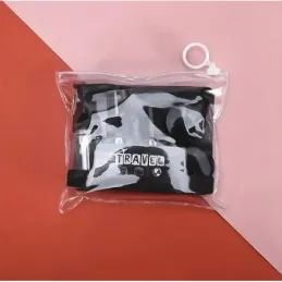 Set da viaggio di contenitori e flaconi per cosmetici HOLIDAY / Nero