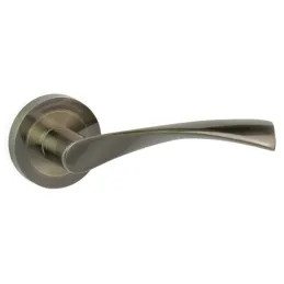 Maniglia su rosetta GALAXIA / Ottone patinato