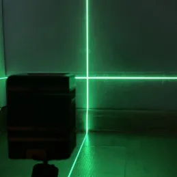 Livella laser a linee incrociate con supporto