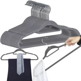 Set da 20 grucce con spalline / Grigio