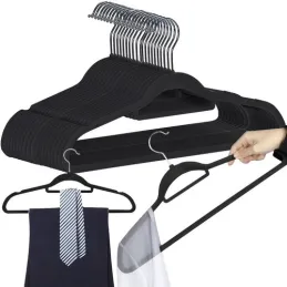 Set di 20 grucce con intagli / Nero