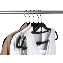 Set di 20 grucce con intagli / Nero
