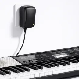 Alimentatore universale con 6 connettori da 3-12 V + USB / Nero