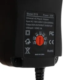 Alimentatore universale con 6 connettori da 3-12 V + USB / Nero