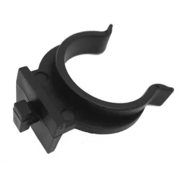 Fissaggio del piedino allo zoccolo in plastica