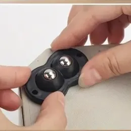 Set da 4 pattini autoadesivi con cuscinetto per mobili ROLLER DUO / Nero