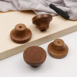 Pomello in legno ALICA / Noce americano laccato