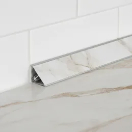 Profilo di finitura KRONOSPAN Calacatta Ambrosio / K699 PN
