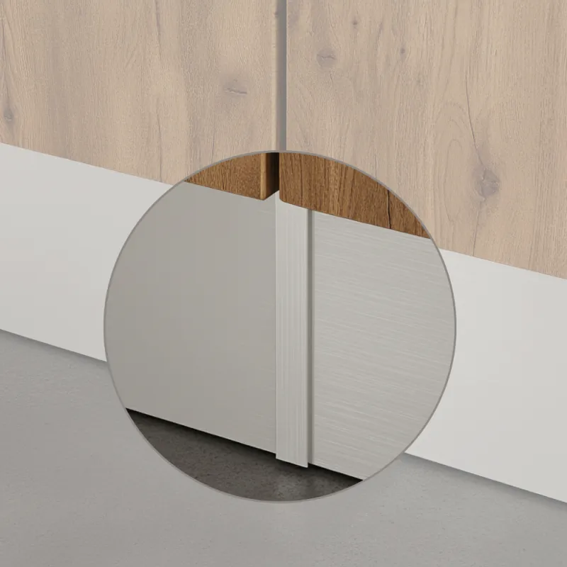 Giunto lineare per zoccolo da cucina in plastica / Alluminio spazzolato