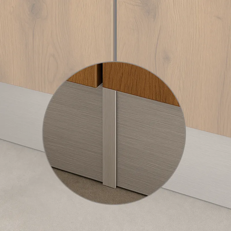 Giunto lineare per zoccolo da cucina in plastica / Acciaio inox spazzolato