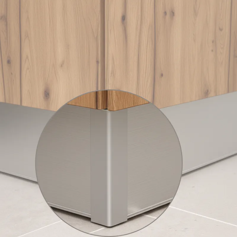 Giunto angolare per zoccolo da cucina 90° / Alluminio spazzolato