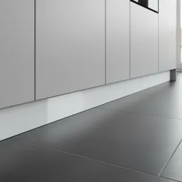 Zoccolino da cucina in plastica PAX / Bianco lucido RAL 9016