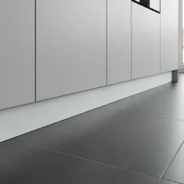 Zoccolo da cucina in plastica PAX / Bianco opaco RAL 9010