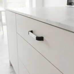Maniglia in ceramica BRAGA / Nero opaco