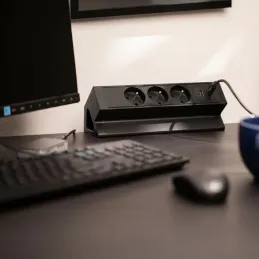 Presa da tavolo da incasso DESK 3x230V + 2xUSB per la ricarica / Nero opaco
