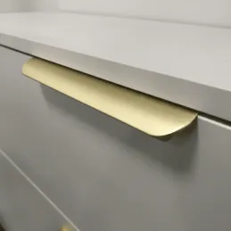 Maniglia per bordo anta AVANTI / Ottone spazzolato