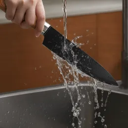 Set di 5 coltelli da cucina con pelapatate ALIA / Nero