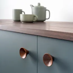 Pomello in legno APOLO / Noce americano