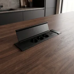 Ciabatta da incasso SLIM BOX SCHUKO 3× 230V + USB / Nero opaco