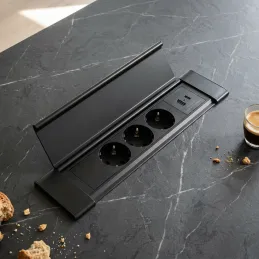 Ciabatta da incasso SLIM BOX SCHUKO 3× 230V + USB / Nero opaco