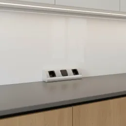Multipresa da incasso CORNER SCHUKO 2x 230V con interruttore / Alluminio