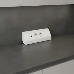 Multipresa da incasso CORNER SCHUKO 2x 230V + USB A-C / Bianco opaco