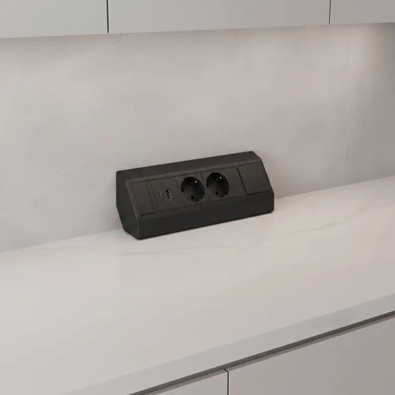 Multipresa da incasso CORNER SCHUKO 2x 230V + USB A-C / Nero opaco