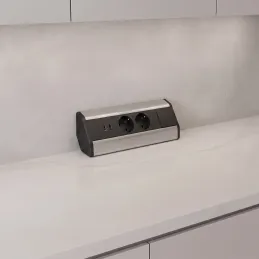 Multipresa da incasso CORNER SCHUKO 2x 230V + USB A-C / Acciaio inox