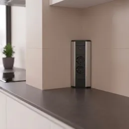 Multipresa da incasso CORNER SCHUKO 2x 230V + USB A-C / Acciaio inox