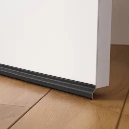 Guarnizione autoadesiva per finestre e porte 4000 mm / Nera