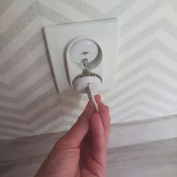 Set da 15 tappi di sicurezza con chiave / Bianco