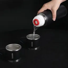 Thermos dal design con 3 bicchieri 400 ml / Nero opaco