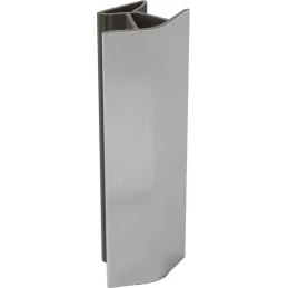 Raccordo a 135° per zoccolo / Alluminio spazzolato