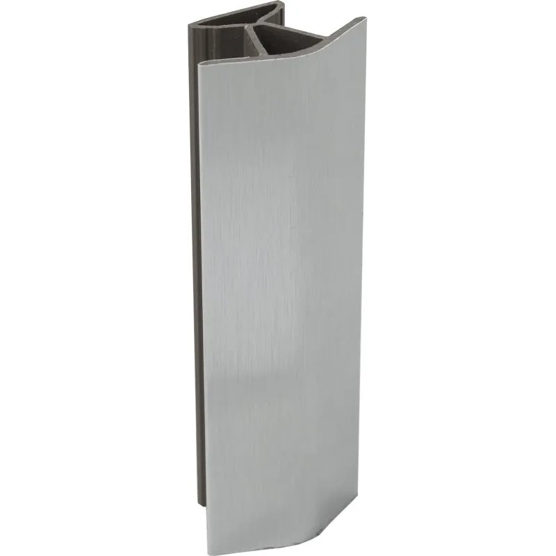 Raccordo a 135° per zoccolo / Alluminio spazzolato