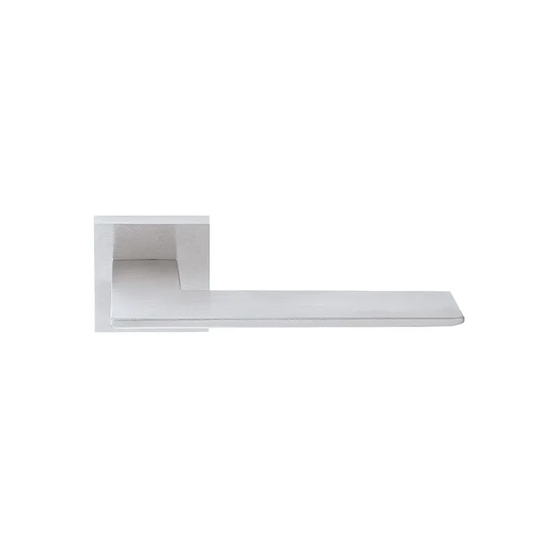 Maniglia con rosetta BLADE / Cromo satinato