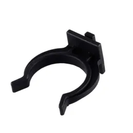 Fissaggio del piedino allo zoccolo in plastica