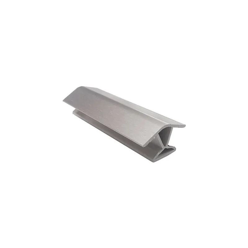 Raccordo a 135° per zoccolo / Acciaio inox spazzolato